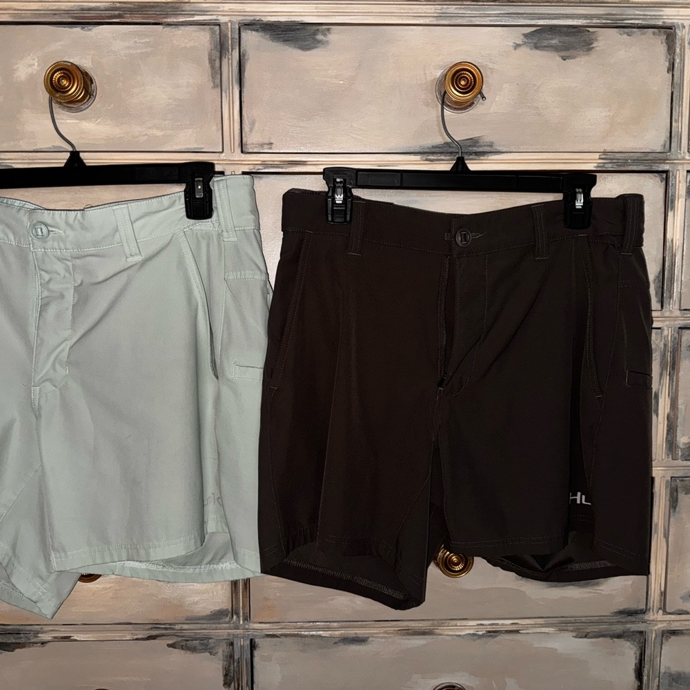Huk Shorts Black and light aqua button